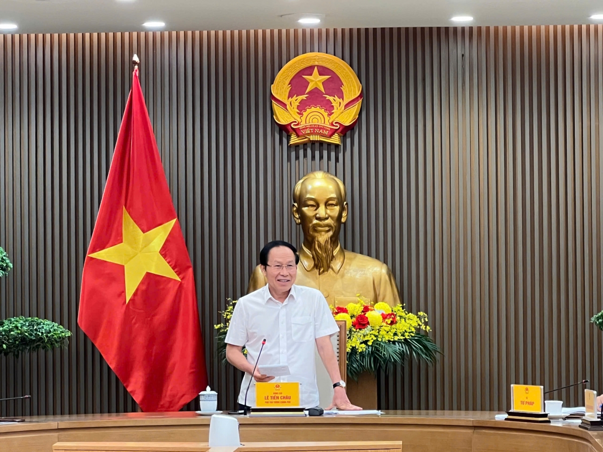 Phó Thủ tướng ồng Lê Tiến Châu đơng lam pơrjum