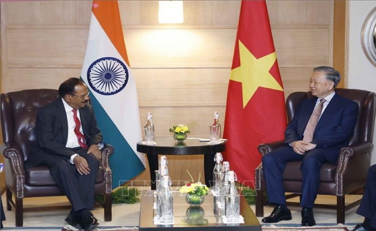 Tổng Bí thư, Kruanh dak Tô Lâm n’hanh Mbơh ntĭm nău kan Rnă njrăng Ấn Độ Ajit Doval
 