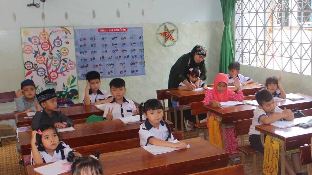 Từ mô hình tại Tân Ninh, tỉnh Tây Ninh dự kiến tổ chức 39 lớp dạy tiếng Việt cho trẻ em dân tộc thiểu số tại nhiều khu vực khác trong năm 2026 (Ảnh: Nguyễn Quang)